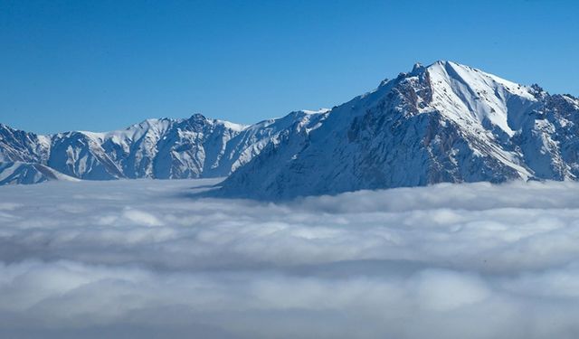 Hakkari'de oluşan sis bulutu havadan görüntülendi