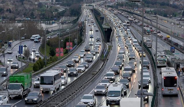 Trafiğe kaydı yapılan araç sayısı 2024'te 2 milyon 599 bin oldu Türkiye'de