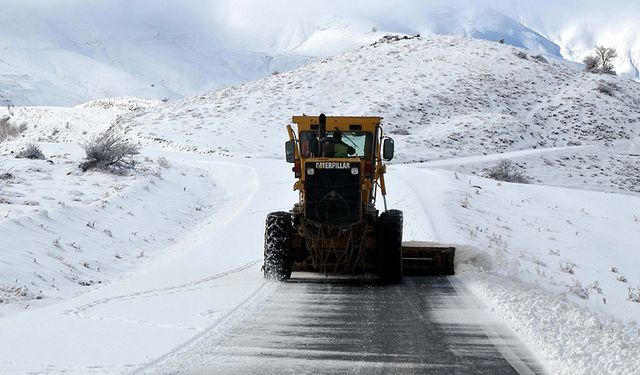 Van’da kar etkili oldu: 225 yol ulaşıma kapandı