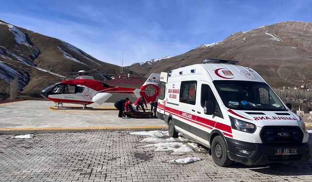 Van'da ambulans helikopter 2 hamile kadın için havalandı