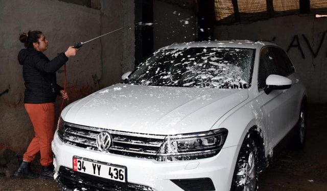 Van'da oto yıkamacıya 'Kadınlar Günü' sürprizi
