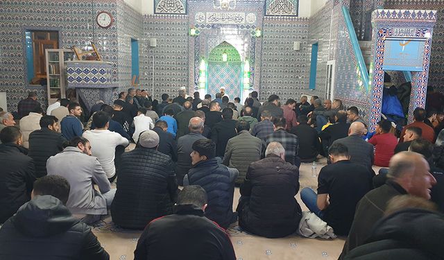 Başkale'de Kadir Gecesi coşkusu