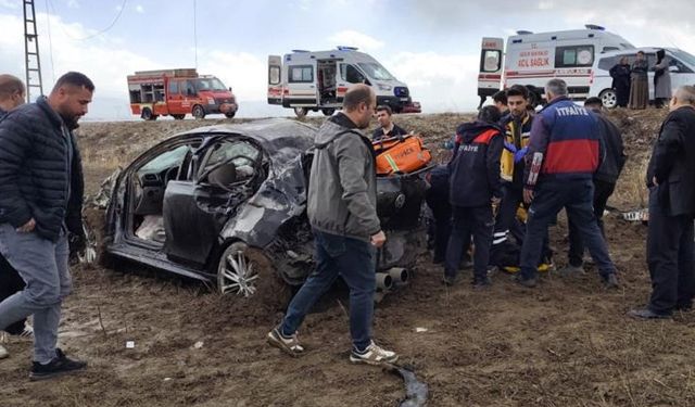 Yüksekova'da feci kaza: 1 ölü, 3 yaralı