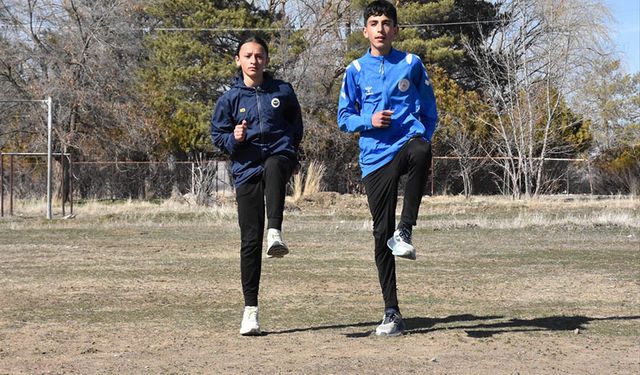 Vanlı milli atlet Sırbistan'da altın madalyaya koşacak