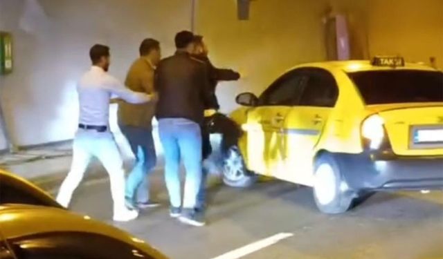 Van yolcu otobüsü sürücüsü ile taksici arasında yol verme kavgası