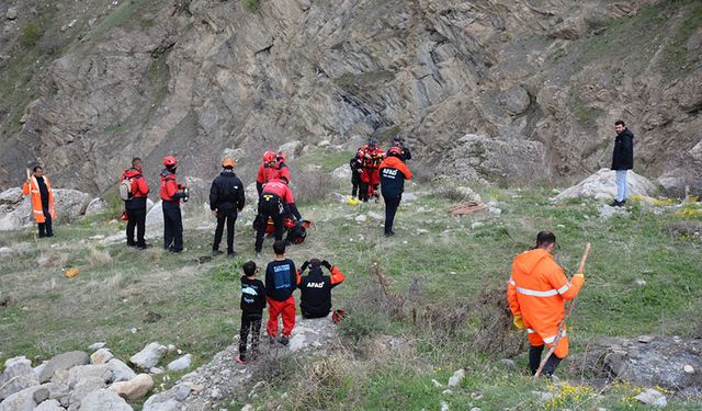 Hakkari'de kayıp kadını arama çalışmaları devam ediyor