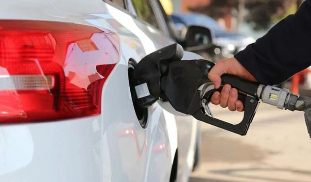 Benzine 3,20 lira zam geldi