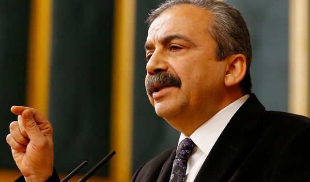 Sırrı Süreyya Önder hastaneye kaldırıldı