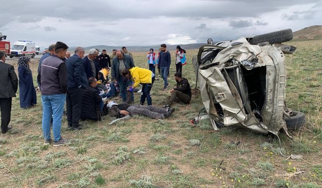 Van’da kontrolden çıkan otomobil takla attı; 1 ölü, 4 yaralı