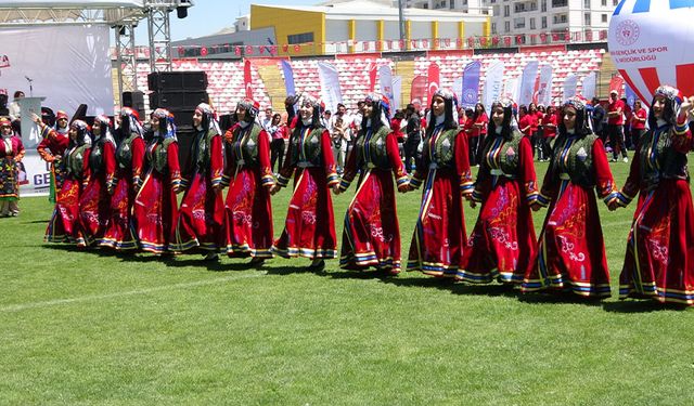 Van'da 19 Mayıs kutlandı