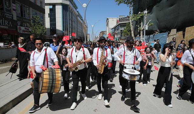 22. Akdamar Çocuk ve Gençlik Tiyatroları Şenliği başladı