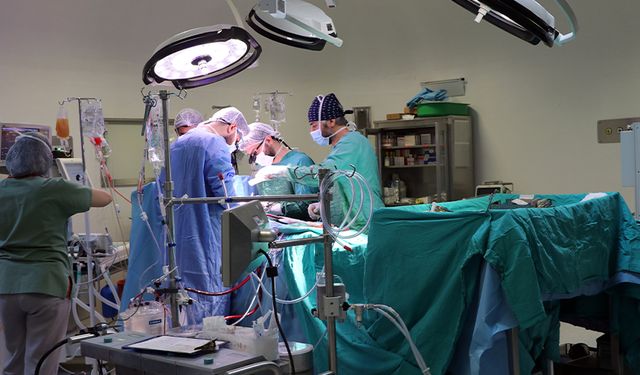 Van’da sağlıkta büyük adım! 4,5 yılda 1007 açık kalp ameliyatı gerçekleştirdi