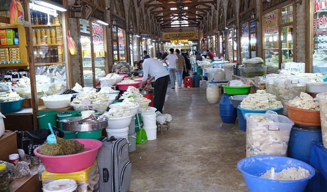 Van’ın taze otlu peyniri yoğun ilgi görüyor! İşte kilogram fiyatı…