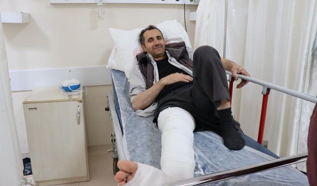 Üzerine kurbanlık düşen adamın ayağı kırıldı