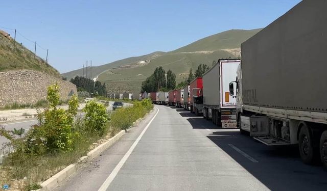 Esendere Gümrük Kapısı'nda 10 kilometrelik tır kuyruğu