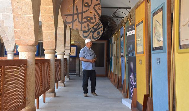 "Adil-i Mutlak" hat eserleri Van'da sergilendi