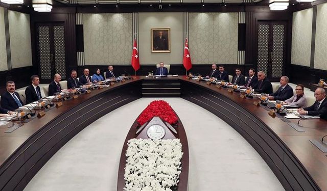 Kabine toplanıyor: Önemli konular masada olacak