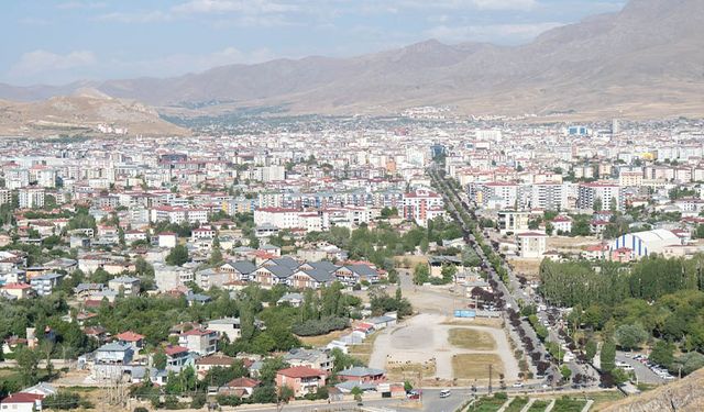 Van’daki o güzergah trafiğe kapatıldı