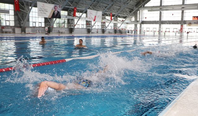 Vanlı öğrenciler, triatlonda yıldız erkeklerde Türkiye şampiyonu oldu
