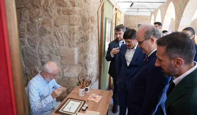 Albayrak Grubu’nun Adil-i Mutlak Hat Eserleri Sergisi Van’da açıldı