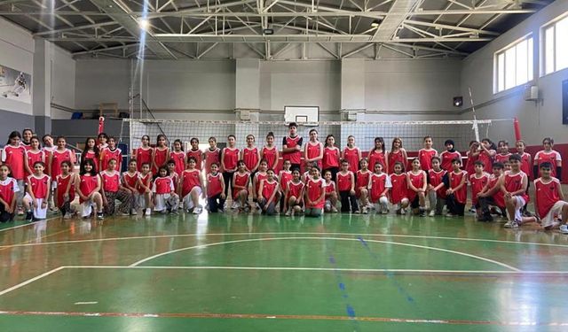 Geleceğin voleybolcuları Van'da yetişiyor