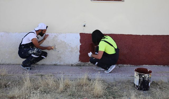 Yazdığı kitabın gelirini Van'daki okullara harcadı