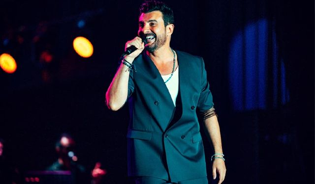 Şarkıcı Gökhan Tepe, Van Kültür Yolu Festivali'nde konser verdi