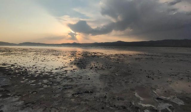 Uzmanlardan önemli uyarı! Erçek Gölü'nün kıyıları kuruyor