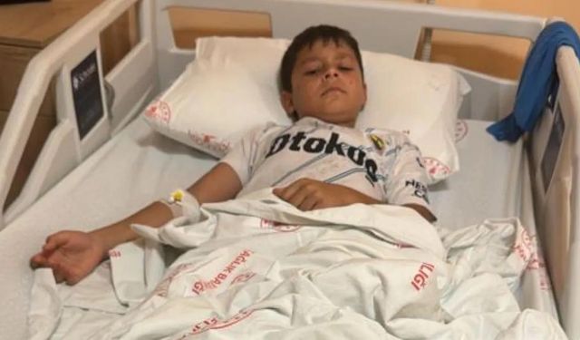 Balkonda oturan çocuğa kurşun isabet etti