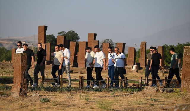 Selçuklu Meydan Mezarlığı'nda vefa ziyareti yoğunluğu