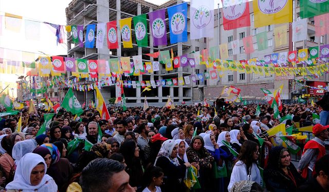 DEM Parti Eş Genel Başkanı Tuncer Bakırhan Van’da konuştu: ‘86 milyon insan barış istiyor’