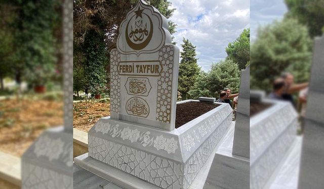 Devlet Bahçeli, Ferdi Tayfur'un kabrini yaptırdı