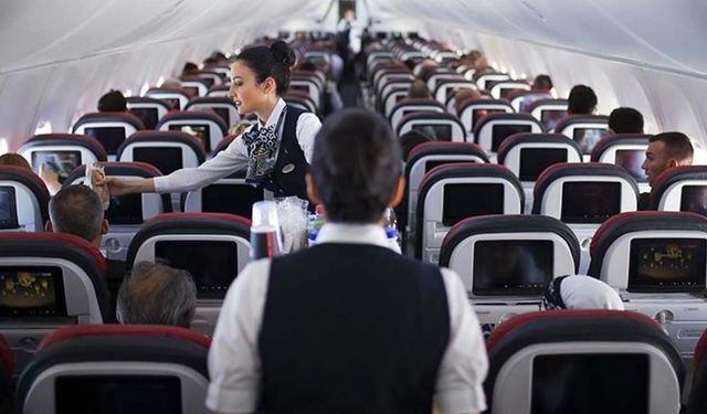 Uçaklarda yolculara ücretsiz su verilecek