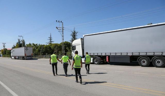 Van'da usulsüz park yapan tırlara yönelik denetim