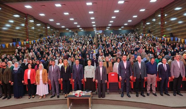 AK Parti Van’da Genişletilmiş Danışma Meclisi Toplantısı düzenledi