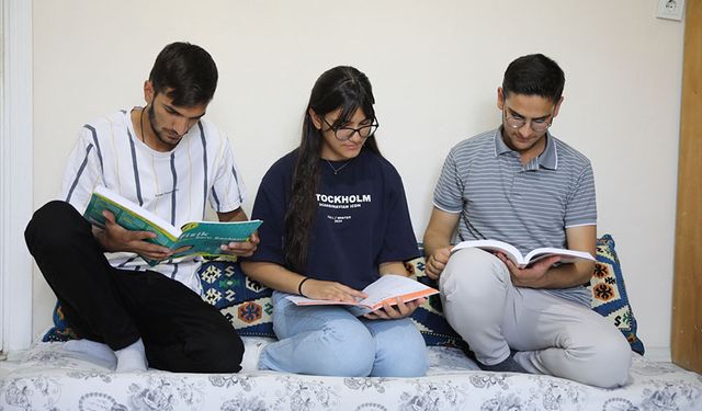 Vanlı 3 kardeş ortak masada ders çalışarak hayallerini gerçekleştirdi