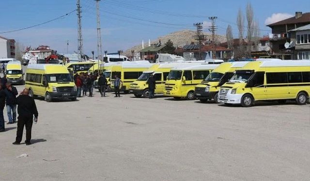 Van’da minibüs şoförleri de trafikten şikayetçi! Mutlaka çözüm üretilmeli…
