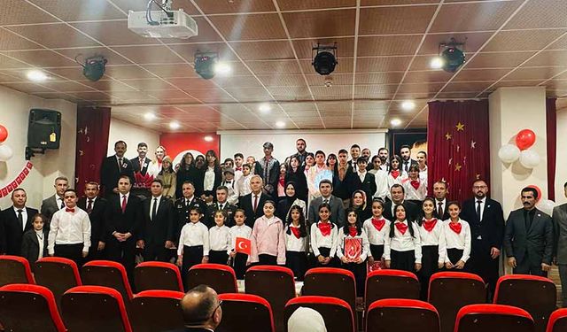 Yüksekova'da Cumhuriyet'in 102. yılı coşkuyla kutlandı