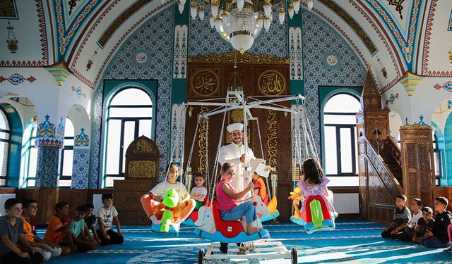 Van'da çocuklar camilerde eğlenceli vakit geçirdi