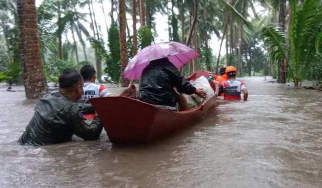 Filipinler'de tropik fırtına nedeniyle binlerce kişi tahliye edildi