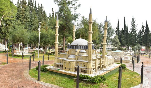 Türkiye'nin 81 ilindeki mimari eserler minyatürleriyle sergileniyor