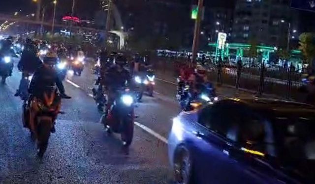 Rojin için Diyarbakır'da motosikletliler şehir turu attı