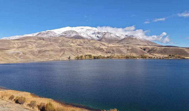 Süphan Dağı beyaza büründü, Aygır ve Van Gölü büyüledi