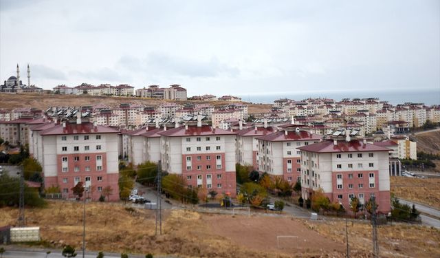 Van YYÜ Öğretim Üyesi Doç. Dr. Onur Şatır: Van'da TOKİ konutları güven veriyor