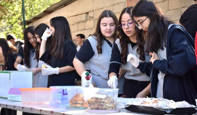 Van'daki okullarda Gazze'ye destek amacıyla kermes düzenlendi