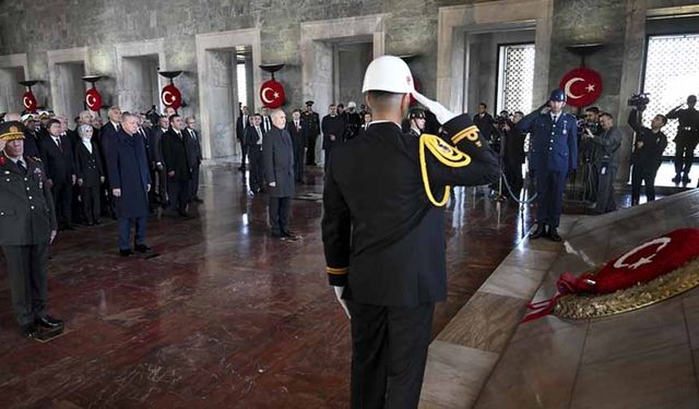 Büyük Önder Atatürk için Anıtkabir'de devlet töreni düzenlendi