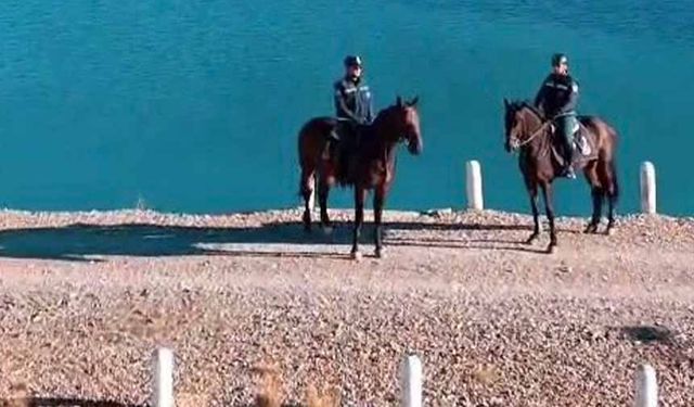 Atlı jandarma timleri Zernek Barajı’nda devriyede