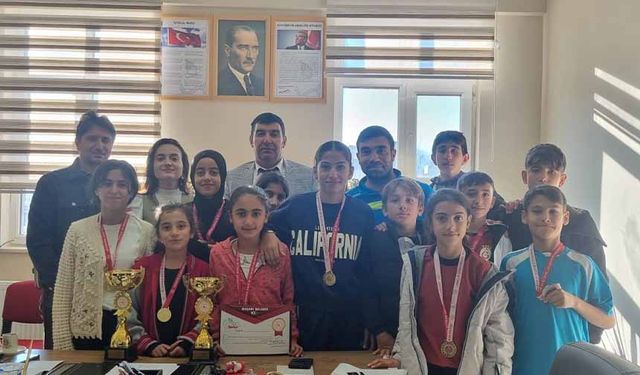 Cumhuriyet Ortaokulundan çifte başarı