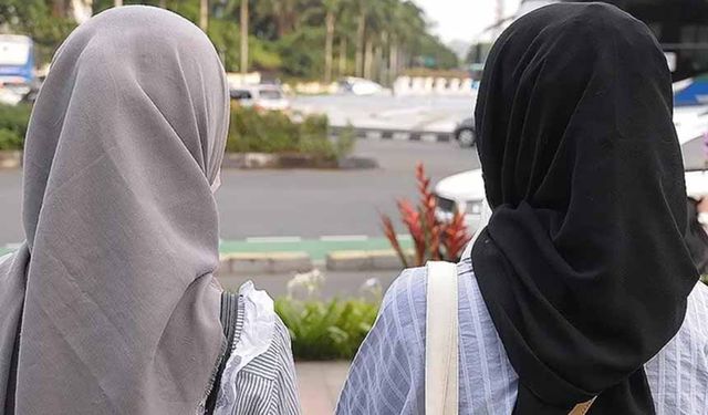 Yüzde 92'si Müslüman olan ülkede okullarda başörtüsü yasaklandı