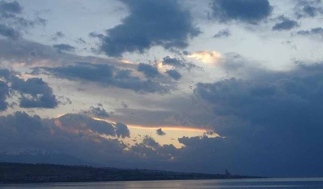 Van semalarında bulut ve ışık şöleni